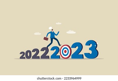 Visión 2023 para empresas. Nuevas oportunidades para los objetivos empresariales. Empresario caminando de 2022 a 2023. Ilustración