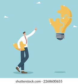 Visión de futuro desarrollo de negocios, lluvia de ideas para lograr objetivos establecidos, innovación para crear un nuevo producto, ideas creativas y estrategias para resolver problemas de negocios, una persona sostiene una pieza de rompecabezas.