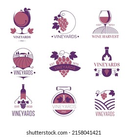 Viticultura y viticultura vitícola o artesanía. Campo con uvas, elaboración de bebidas alcohólicas, alcohol fino en copas. Emblema o etiqueta, insignia o logotipo. Vector de estilo plano