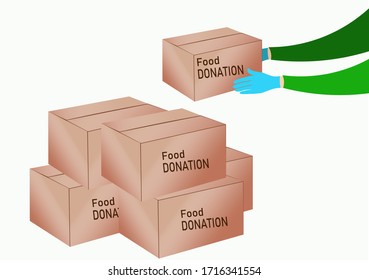 Un voluntario con una caja de donaciones de comida los pone en una pirámide para transferirlos a los necesitados