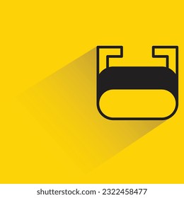 Vr-Brille mit Schatten auf gelbem Hintergrund