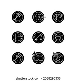Vr restricciones de uso de gafas de gafas de glifo negro iconos de etiqueta manual establecidos en espacio blanco. Dispositivo de realidad virtual. Símbolos de silueta. Ilustración aislada de vectores para instrucciones de uso de productos