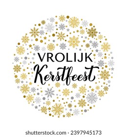 Vrolijk Kerstfeest caligrafía con letras de la mano con copos de nieve de oro y plata, estrellas y puntos. Afiche de tipografía navideña en holandés. Plantilla vectorial para tarjeta de saludo, banner, volante, etc.