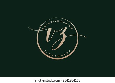 Logotipo de escritura a mano VZ con plantilla de círculo, firma vectorial, boda, moda, floral y botánica con plantilla creativa.