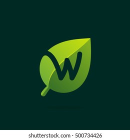 Logo de la letra W en hojas verdes. Icono de estilo de espacio negativo. Elementos ecológicos vectoriales para carteles, camisetas y tarjetas.