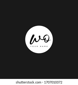 W O WO Escritura a mano de carta inicial y logotipo de firma.	