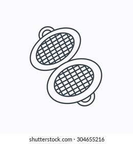 Waffle iron icon. Kitchen baking tool sign. Linear outline icon on white background. Vector