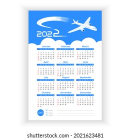 Calendario de pared 2022. Viajes, concepto de viaje. Plantilla de calendario vertical simple con avión volador en cielo azul. Diseño del calendario 2022 año en inglés. La semana comienza el domingo. Ilustración del vector