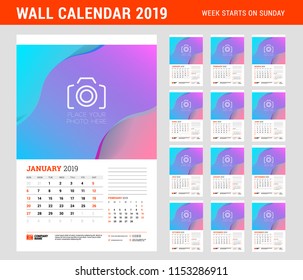 Plantilla de planificación del calendario mural para el año 2019. Conjunto de 12 meses. La semana empieza el domingo. Ilustración del vector