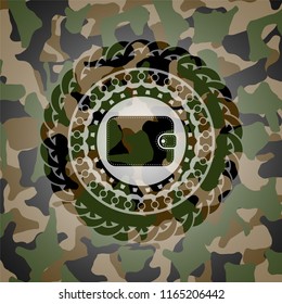 wallet icon inside camouflage emblem