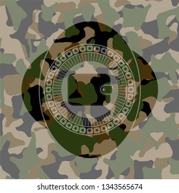 wallet icon inside camouflaged emblem