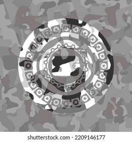 icono de cartera dentro del emblema de camo gris. 
