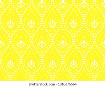 Wallpaper in the style of Baroque. Seamless vector background. White and yellow floral ornament. Graphic pattern for fabric, wallpaper, packaging. Ornate Damask flower ornament