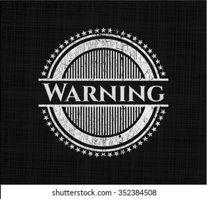 emblema de pizarra de advertencia en tablero negro