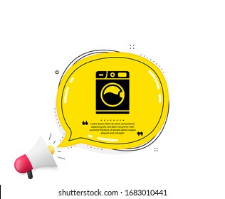 Icono de lavadora. Burbuja del discurso de cita. Símbolo de servicio de limpieza. Señal de lavado. Marcas de cotización. Icono de lavadora clásica. Vector
