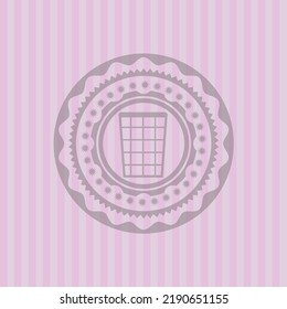 icono de la canasta de papel residual dentro del emblema rosa. Retro. Diseño plano. 