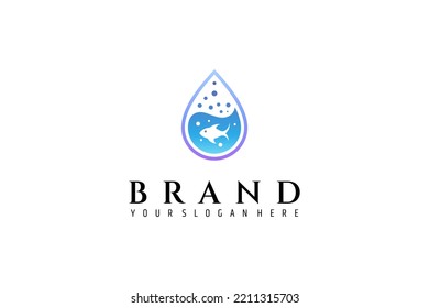 Logotipo de gota de agua con combinación de peces en el interior de un estilo de diseño simple