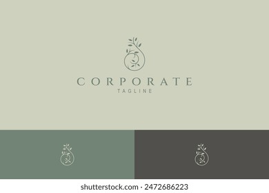 Wassertropfen-Logo mit Blattpflanzenkombination im linearen Design-Stil