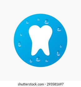 Water drops on button. Tooth sign icon. Dental care symbol. Realistic pure raindrops. Blue circle. Vector