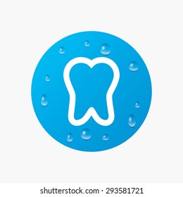 Water drops on button. Tooth sign icon. Dental care symbol. Realistic pure raindrops. Blue circle. Vector