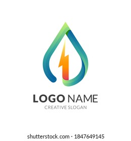 Wasserenergie-Logo. Blätter- und Wassertropfen, kombiniertes Logo mit 3D-Blau und Orange-Farbstil