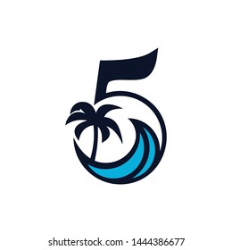 agua con un logotipo número cinco tentadora