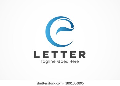 logotipo de la letra e de salpicadura de agua