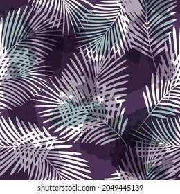 Patrón vectorial tropical acuarela, hojas de palma fondo sin costura. Planta exótica sobre manchas artísticas de la selva. Hojas de palmera