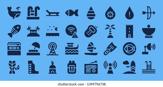 conjunto de iconos de onda. 32 iconos de onda rellenos. sobre el fondo azul Iconos modernos simples sobre - Ballena, Pescado, Radio, Piscina, Isla, Parque Acuático, Playa, Mar, Señal, Torre, Wifi