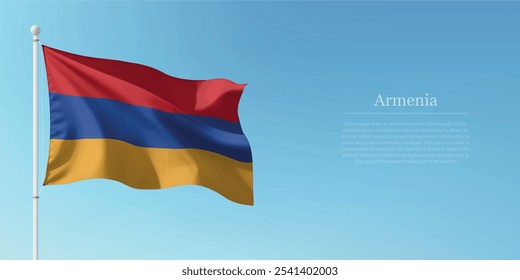 Ondeando la bandera de Armenia en un poste con un fondo azul del cielo con copyspace