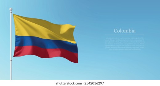 Bandeira da Colômbia acenando em um poste com um fundo de céu azul com copyspace