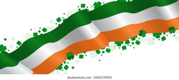 Bandera irlandesa ondeando con bandera de tréboles de cuatro hojas