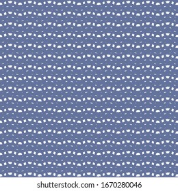 Wavy und gebrochene Streifen horizontal positioniert. Textile Muster in Blau und Weiß. Kleine Teppichstruktur.