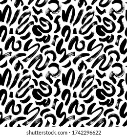 Rasgos ondulados y girados de pincel vectan un patrón sin fisuras. Garabatos de pintura negra a mano alzada, fondo de tinta abstracta. Brochas, citologías, líneas, patrón de acequia. Diseño abstracto de papel tapiz, impresión textil