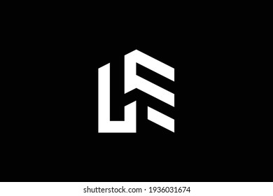 Wir schreiben Logo-Design auf luxuriösem Hintergrund. EW monogram initialisiert Buchstaben Logo Konzept. WIR Icon Design. EW elegantes und professionelles weißes Buchstaben Symbol auf schwarzem Hintergrund.