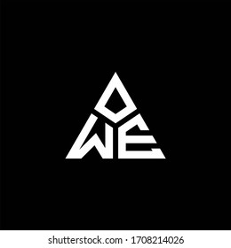 Monograma con forma de 3 piezas aisladas en una plantilla de diseño triangular