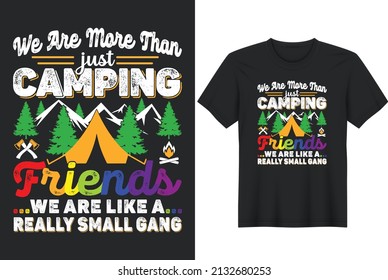 Somos Más Que Solo Amigos De Camping. Diseño de camisetas, afiches, tarjetas de felicitación, textiles e ilustración de vectores de etiquetas