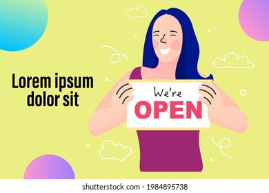 Estamos abiertos. Apertura de tienda, reapertura de nueva normalidad o de negocios. Mujer con pancarta de bienvenida. Reapertura de pequeñas empresas tras la cuarentena del bloqueo del coronavirus COVID-19. Bienvenido de vuelta. Vector