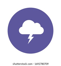 Pictograma del clima. Icono de previsión. Nube con símbolo de trueno. La tormenta viene con un rayo. Negativo con fondo circular.