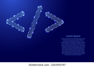 Webcodierung Entwicklungskonzept, Winkelklammern und Schrägstrich, aus futuristischen polygonalen blauen Linien und leuchtenden Sternen. Low-Poly-Konzept. Vektorgrafik.