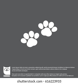 Web line icon. Animal footprint.