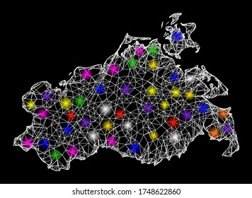 Web-Mesh-Vektorkarte des Mecklenburg-Vorpommern-Bundesstaates mit Glanzeffekt auf schwarzem Hintergrund. Abstrakte Linien, Lichtpunkte und Punkte bilden eine Landkarte der Mecklenburg-Vorpommern-Länderkonstellation.