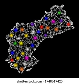 Mapa vectorial de malla web de la provincia de Tarragona con efecto de resplandor en un fondo negro. Líneas abstractas, puntos claros y puntos forman el mapa de la constelación de la provincia de Tarragona.