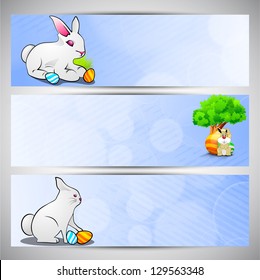 Cabecera o banner del sitio web con conejos lindos y huevos pintados para la Pascua Feliz.