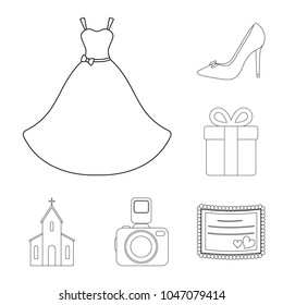 Wedding and Attributes outline icons in set collection for design.Newlyweds and Accessories vector symbol stock web illustration.