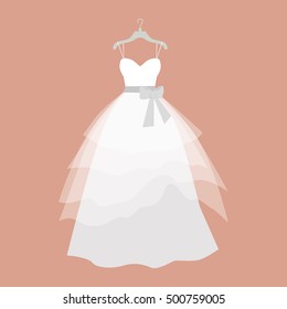 Vector de vestido de boda. Diseño plano. Elegante vestido blanco con velo y arco para la novia colgando de la percha. Preparándose para la ceremonia del matrimonio. Para la tienda de ropa de boda, empresas de planificación de vacaciones y anuncios