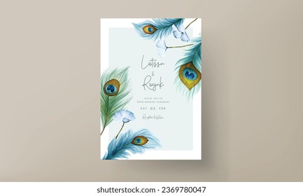 tarjeta de invitación a la boda con una hermosa pluma floral y de pavo real