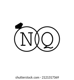 Anillo de bodas con el logotipo inicial de NQ simple.