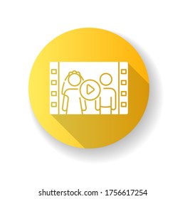 Icono de glifo de sombra larga de diseño plano amarillo de casamiento. Registro de eventos de familia. Producción de vídeo. Tira de película de la ceremonia de compromiso de esposa y esposo. Ilustración de color RGB de silueta