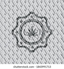 Unkrautblattsymbol innerhalb eines silberfarbenen Badges. Skaliert Muster. Vektorgrafik. Detaillierte Angaben. 